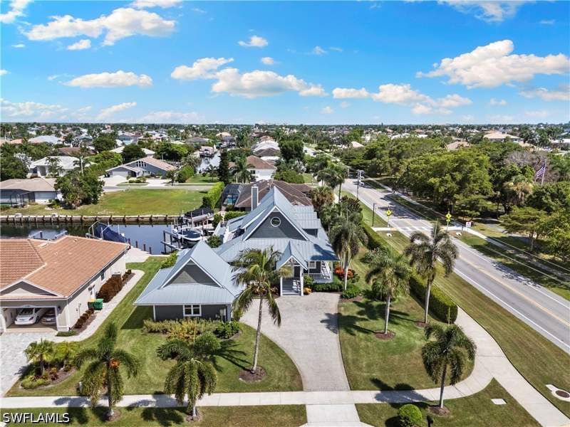 5 bedroom SingleFamilyResidence at 411 N Barfield Dr, Marco Island, Marco Island — photo 4
