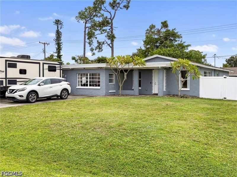 3 bedroom SingleFamilyResidence at 2342 Crystal Dr, Fort Myers Villas, Fort Myers — photo 1