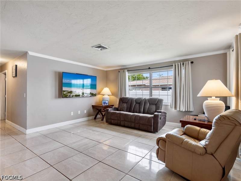 3 bedroom SingleFamilyResidence at 2342 Crystal Dr, Fort Myers Villas, Fort Myers — photo 3