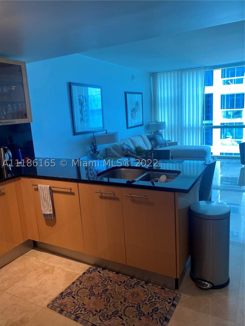 1 bedroom Condominium at 6801 Collins Ave 1102 (door 1111), Central Carillon Beach Co, Miami Beach — photo 4