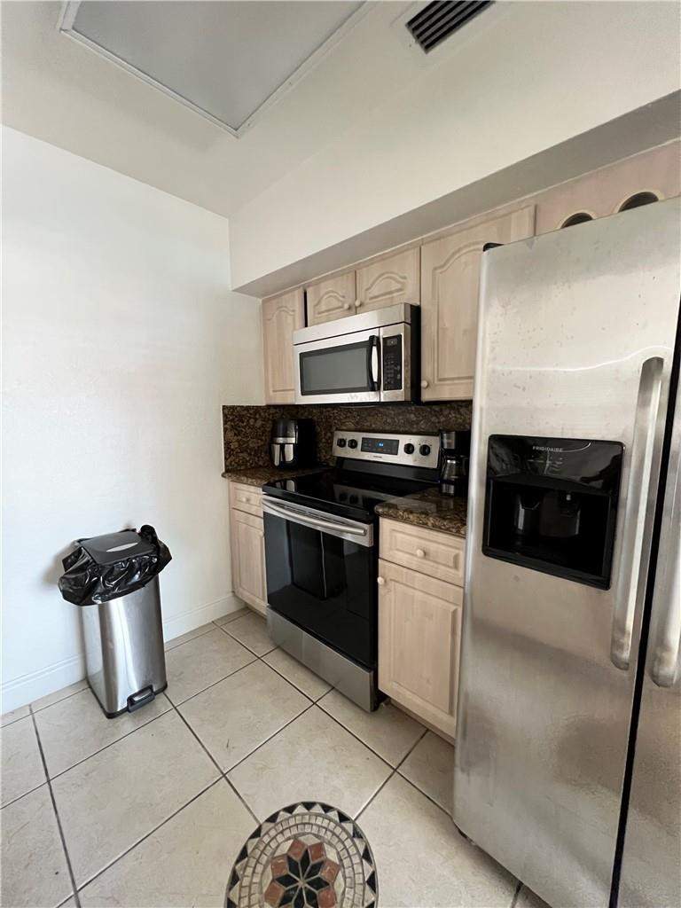4 bedroom SingleFamilyResidence at 225 E 41st Street, Churchill Downs Resub, Hialeah — photo 4