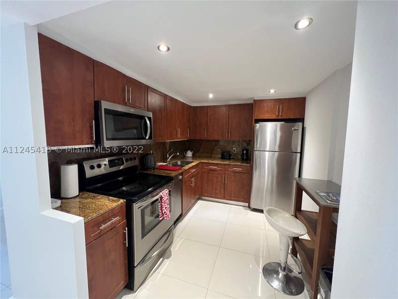 1 bedroom Condominium at 5161 Collins Ave 309, Seacoast 5151 Condo, Miami Beach — photo 2