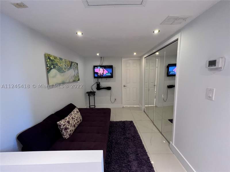 1 bedroom Condominium at 5161 Collins Ave 309, Seacoast 5151 Condo, Miami Beach — photo 3