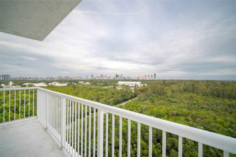 15051 Royal Oaks Ln 1203, North Miami FL - photo 11 of 33