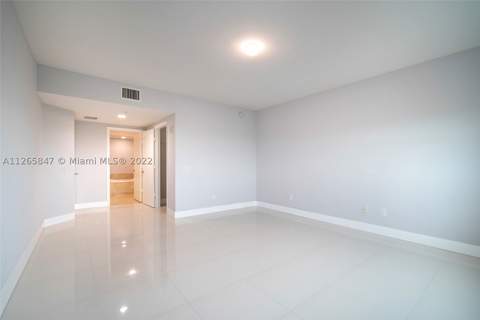 15051 Royal Oaks Ln 1203, North Miami FL - photo 24 of 33