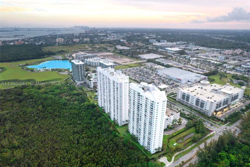 3 bedroom Condominium at 15051 Royal Oaks Ln 1203, The Oaks I Condo, North Miami — photo 3