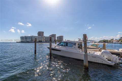 1660 W Glencoe St 302, Coconut Grove FL - photo 8 of 70