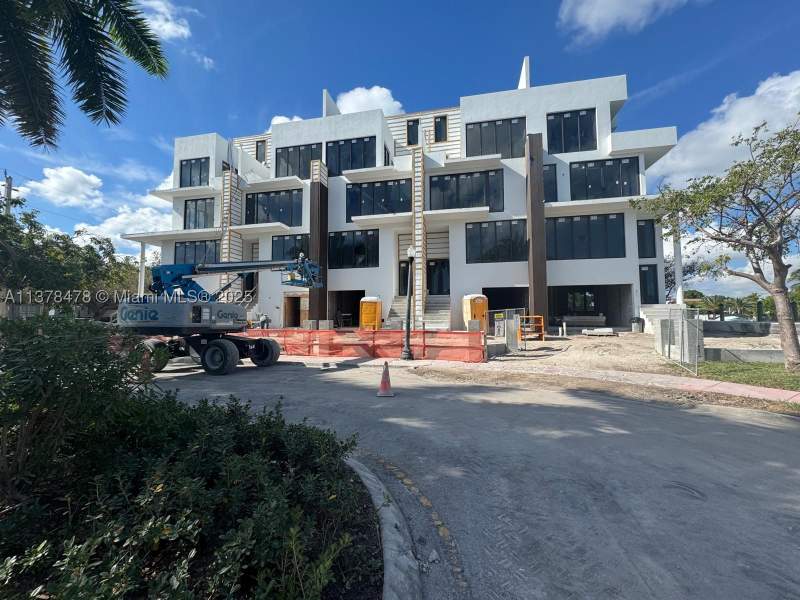 4 bedroom Townhouse at 7300 Trouville Esplanade 3, Normandy Waterway Sub, Miami Beach — photo 4