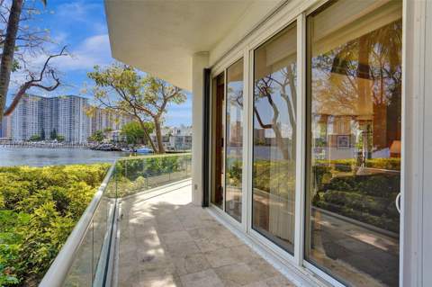 2600 Island Blvd 101, Aventura FL - photo 17 of 33