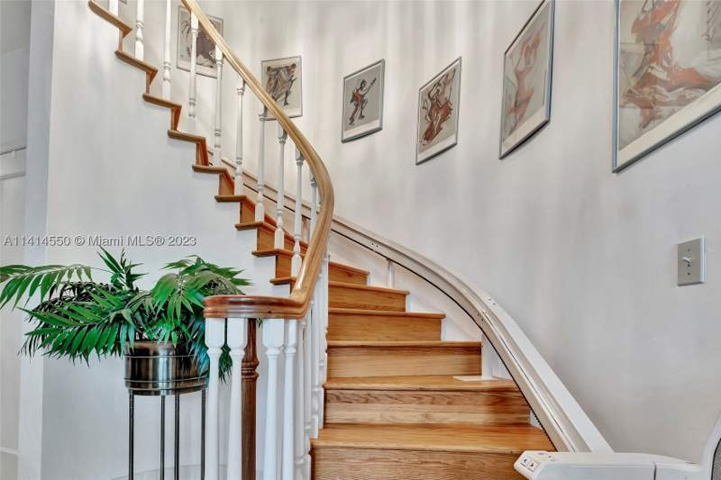 5 bedroom SingleFamilyResidence at 4716 University Dr, C Gab Country Club Sec 5, Coral Gables — photo 4