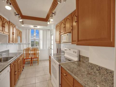 18051 Biscayne Blvd 304, Aventura FL - photo 11 of 55