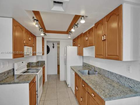 18051 Biscayne Blvd 304, Aventura FL - photo 13 of 55