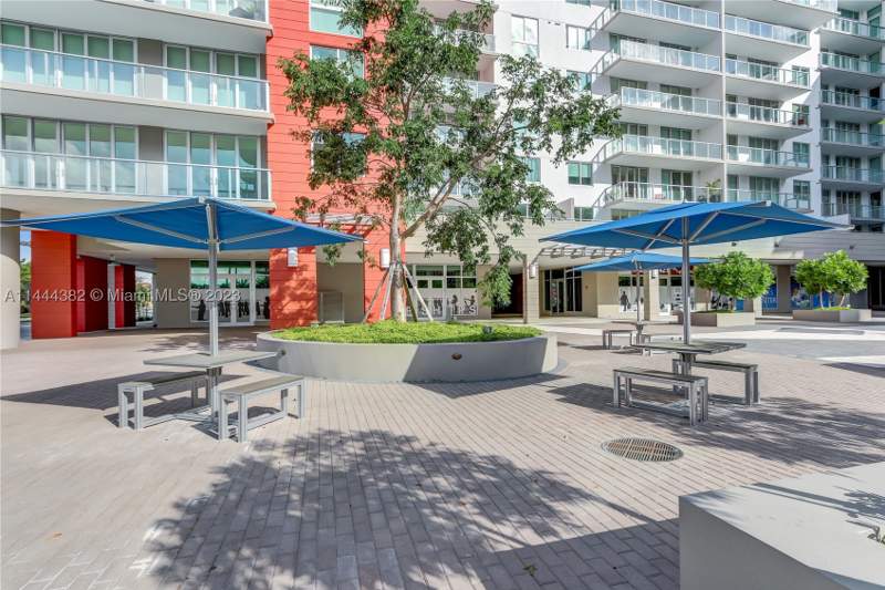 3 bedroom Condominium at 7825 NW 107th Ave 816, Midtown At Doral, Doral — photo 2