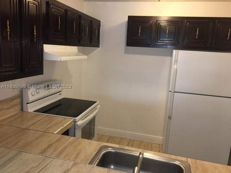 2 bedroom Condominium at 498 NW 165th St Rd D205, Montecarlo Condo, Miami — photo 2