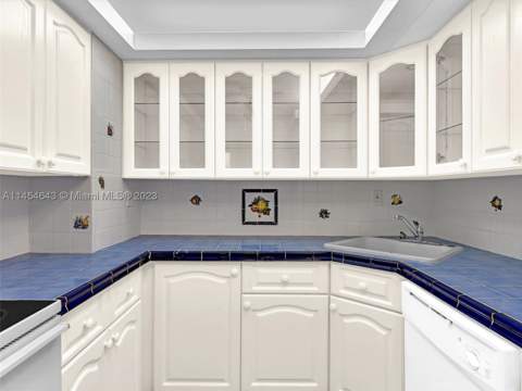 2655 Collins Ave 706, Miami Beach FL - photo 21 of 37