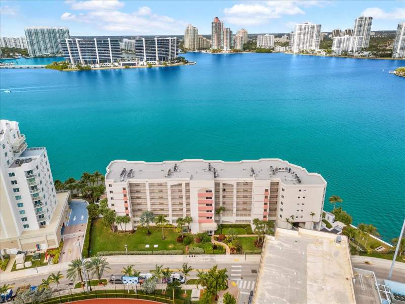 2 bedroom Condominium at 18260 N Bay Road 304, Les Pelicans Condo, Sunny Isles Beach — photo 2