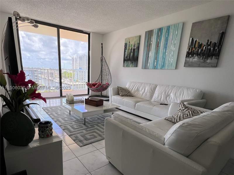 2 bedroom Condominium at 290 174th St 702, Winston Towers 700 Condo, Sunny Isles Beach — photo 2