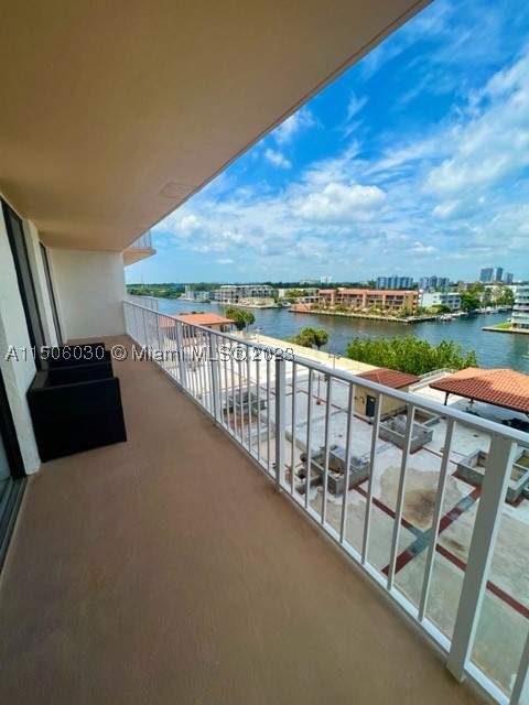 2 bedroom Condominium at 290 174th St 702, Winston Towers 700 Condo, Sunny Isles Beach — photo 4