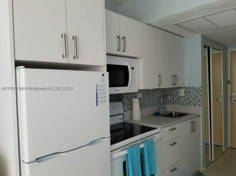 19201 Collins Ave 744, Sunny Isles Beach FL - photo 6 of 11