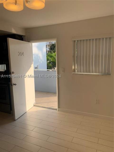 947 Lenox Ave 204, Miami Beach FL - photo 17 of 21