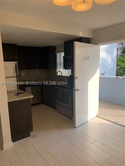 947 Lenox Ave 204, Miami Beach FL - photo 18 of 21
