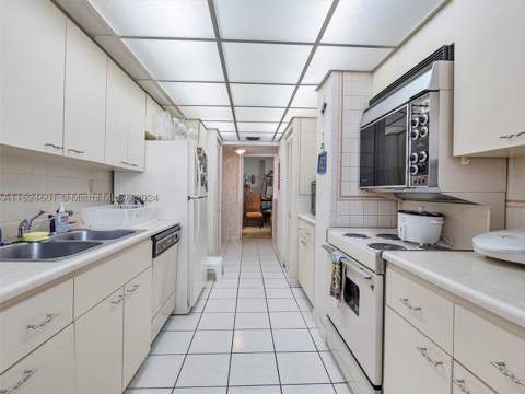 290 174th St 1809, Sunny Isles Beach FL - photo 11 of 37