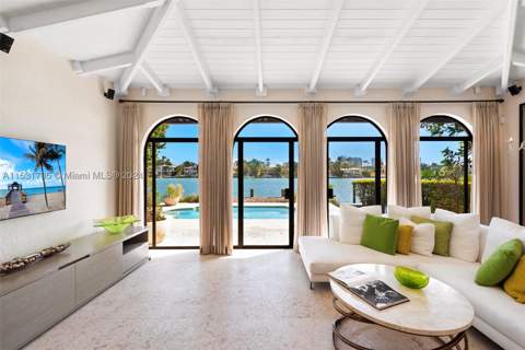 527 E Dilido Dr, Miami Beach FL - photo 6 of 53