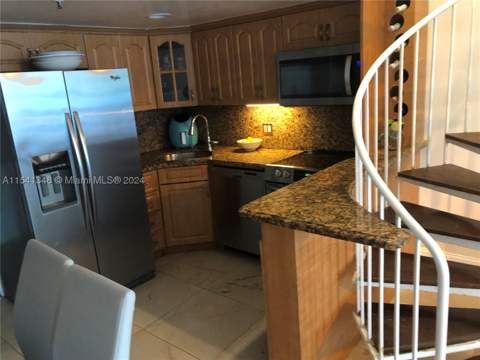 5445 Collins Ave Th2, Miami Beach FL - photo 6 of 11