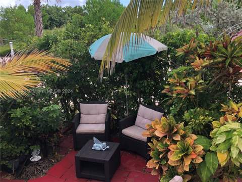 5445 Collins Ave Th2, Miami Beach FL - photo 9 of 11