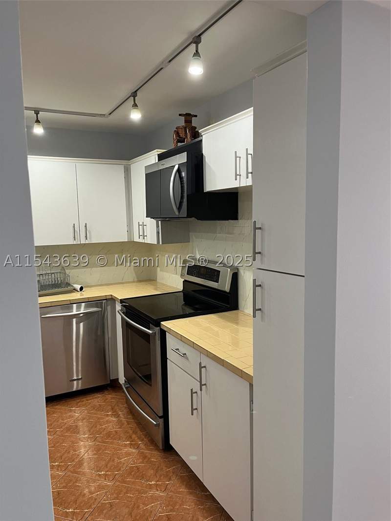 1 bedroom Condominium at 2801 NE 183rd St 2103W, Admirals Port Condo West, Aventura — photo 5