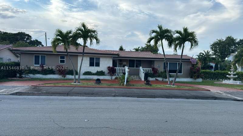 3 bedroom SingleFamilyResidence at 206 Ponce De Leon Blvd, Coral Gables Flagler St S, Coral Gables — photo 1