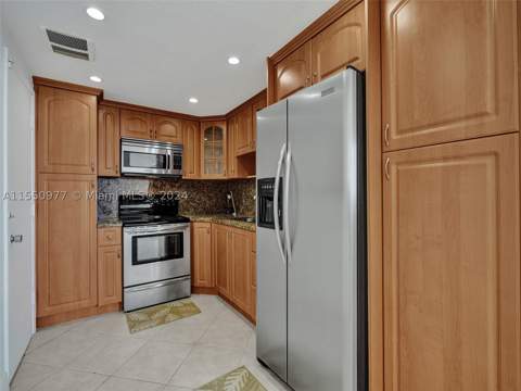 5005 Collins Ave 725, Miami Beach FL - photo 8 of 45