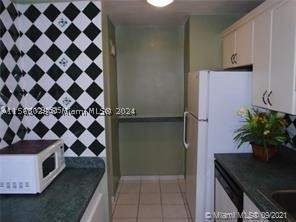 1450 NE 170th St 102, North Miami Beach FL - photo 6 of 15