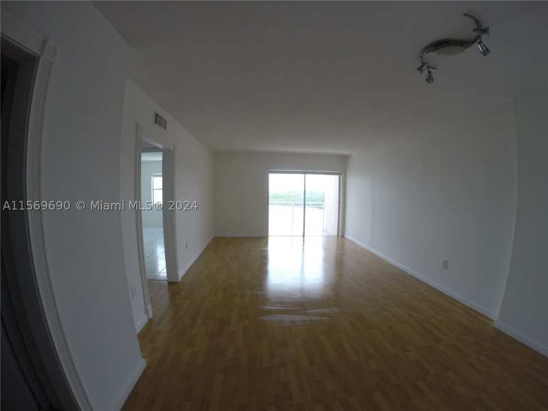1 bedroom Condominium at 400 Kings Point Dr 905, Coastal Towers Condo, Sunny Isles Beach — photo 1