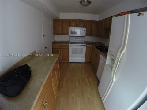 400 Kings Point Dr 905, Sunny Isles Beach FL - photo 10 of 10