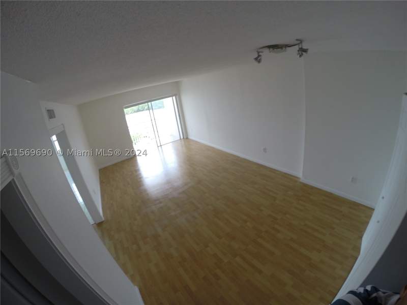 1 bedroom Condominium at 400 Kings Point Dr 905, Coastal Towers Condo, Sunny Isles Beach — photo 2