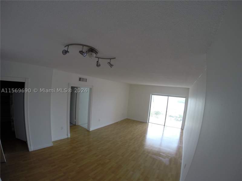 1 bedroom Condominium at 400 Kings Point Dr 905, Coastal Towers Condo, Sunny Isles Beach — photo 3