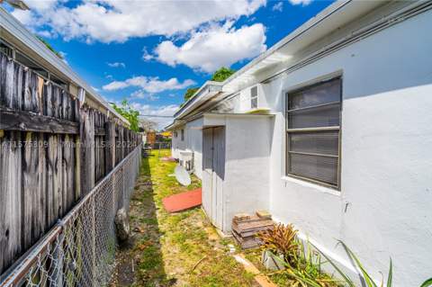 73 E 47th St, Hialeah FL - photo 12 of 40
