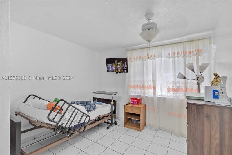 3 bedroom SingleFamilyResidence at 73 E 47th St, W Miami Hgts Rev Pl #1, Hialeah — photo 2
