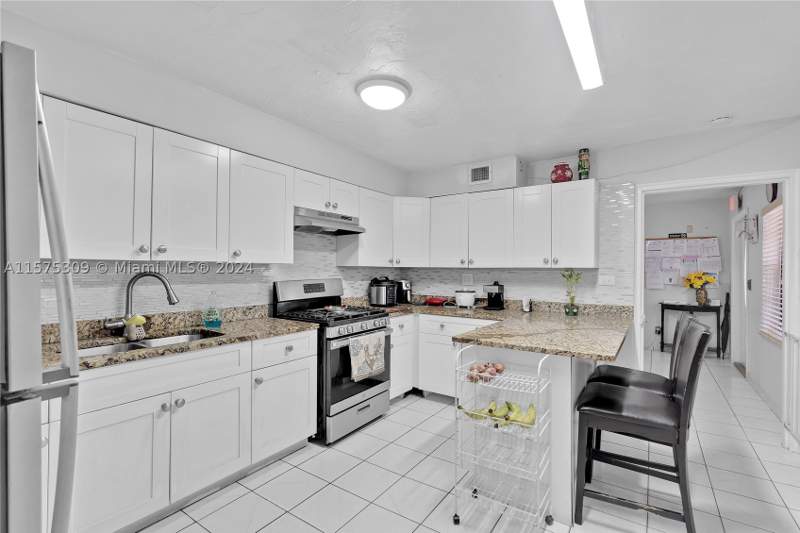 3 bedroom SingleFamilyResidence at 73 E 47th St, W Miami Hgts Rev Pl #1, Hialeah — photo 4