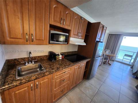 19201 Collins Ave 846, Sunny Isles Beach FL - photo 10 of 21