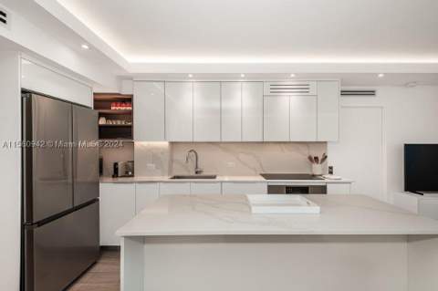 2301 Collins Ave 837, Miami Beach FL - photo 7 of 37
