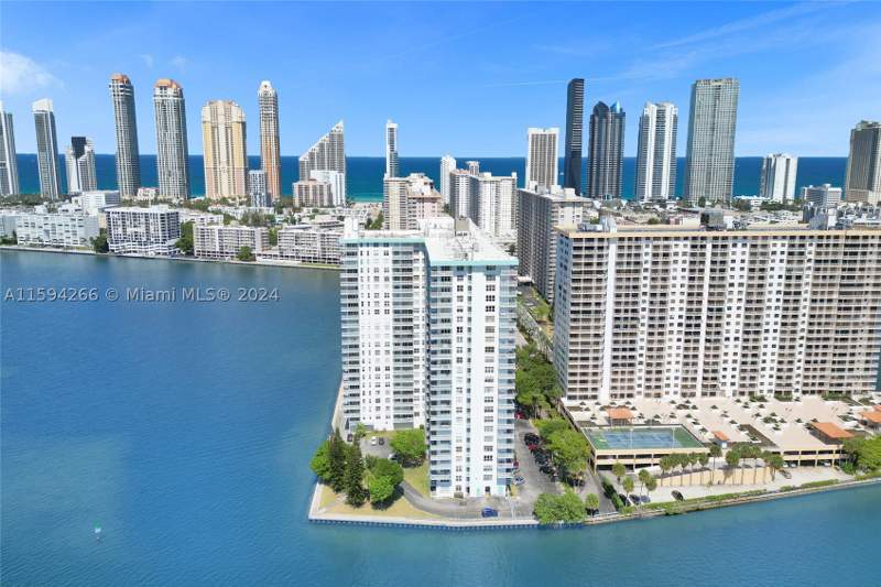 2 bedroom Condominium at 301 174th St 1701, Winston Towers 500 Condo, Sunny Isles Beach — photo 3