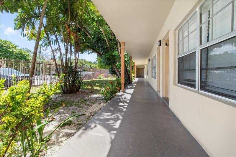 2 bedroom Condominium at 11855 NE 19th Dr 1, Sutton House Condo, North Miami — photo 3