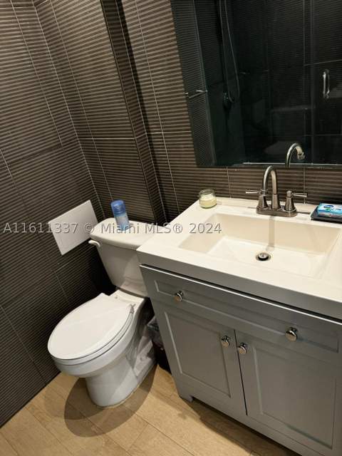 642 Michigan Ave 6, Miami Beach FL - photo 8 of 11
