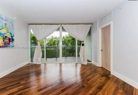 2155 Washington Ct 206, Miami Beach FL - photo 16 of 33