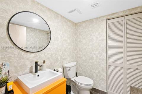 2155 Washington Ct 206, Miami Beach FL - photo 22 of 33
