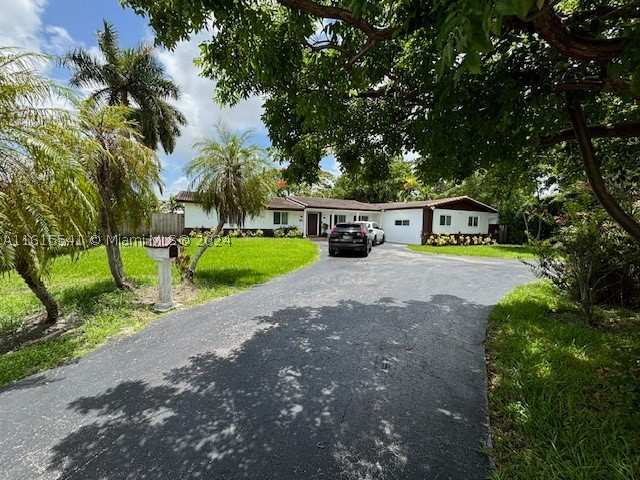 3 bedroom SingleFamilyResidence at 6440 Miller Dr, Merion Park, South Miami — photo 1