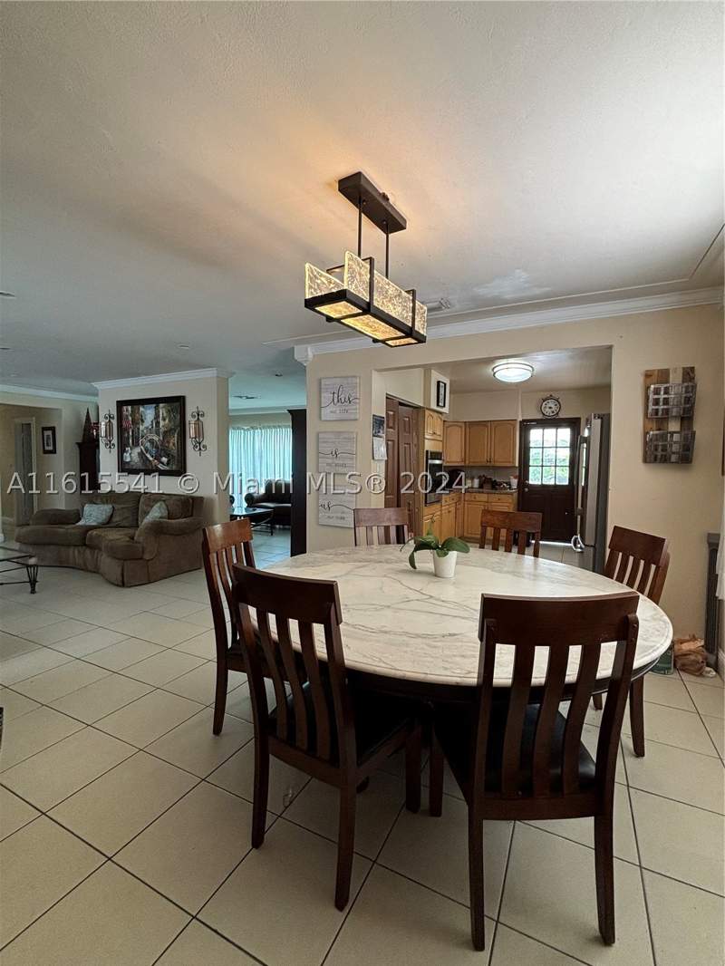 3 bedroom SingleFamilyResidence at 6440 Miller Dr, Merion Park, South Miami — photo 4