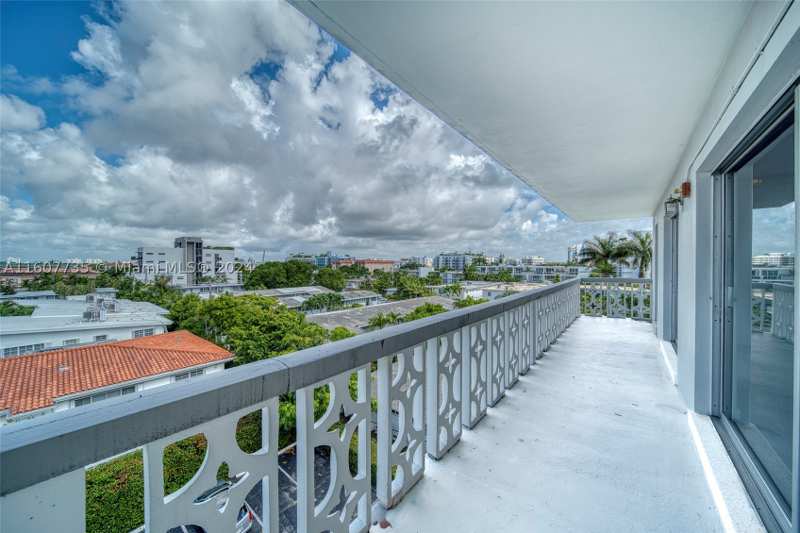 1 bedroom Condominium at 9700 E Bay Harbor Dr 508, Summit Condo, Bay Harbor Islands — photo 1